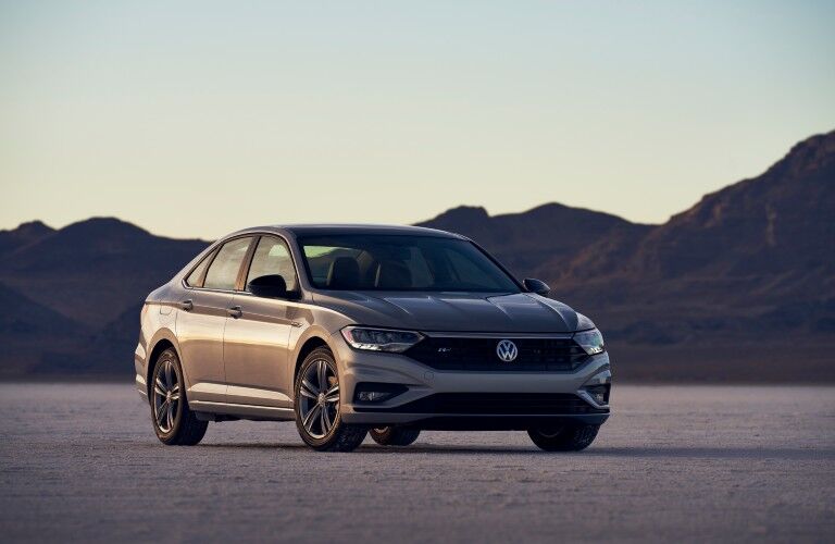 A front right quarter photo of the 2021 Volkswagen Jetta.