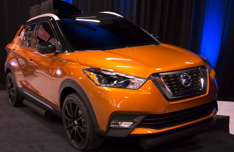 A front right quarter photo of the 2019 Nissan Kicks.