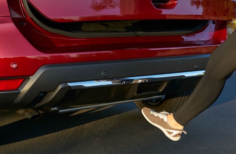 A photo of a person using hands-free liftgate on the 2020 Rogue.