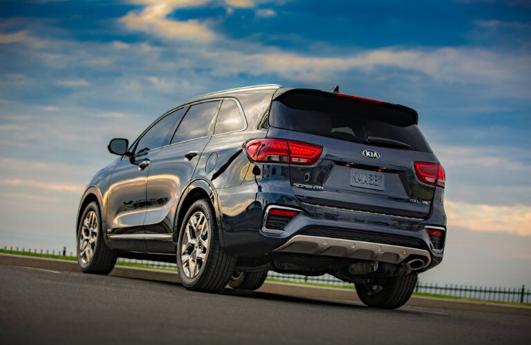 Rear/side profile of 2019 Kia Sorento