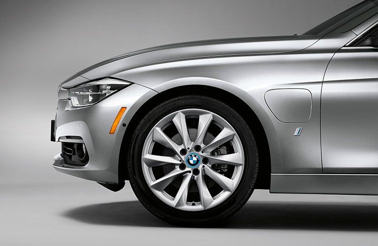 front wheel view of the 2017 BMW 3 Series