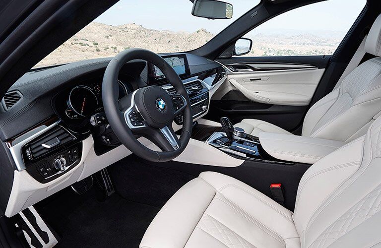 attractive front seats of the 2017 BMW 5 Series