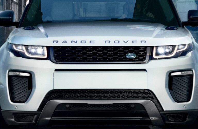 2016 Land Rover Range Rover Evoque front logo