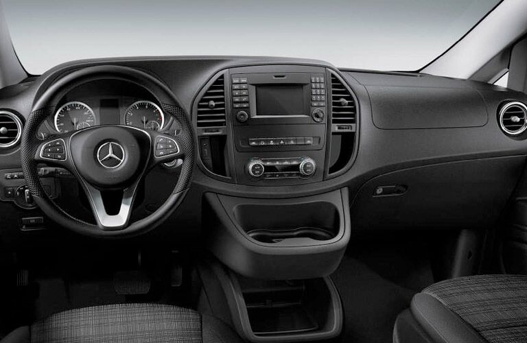 Does the 2017 Mercedes-Benz Metris Passenger Van have navigation?