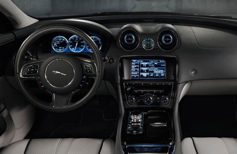 2016 Jaguar XJ Warwick RI Technology