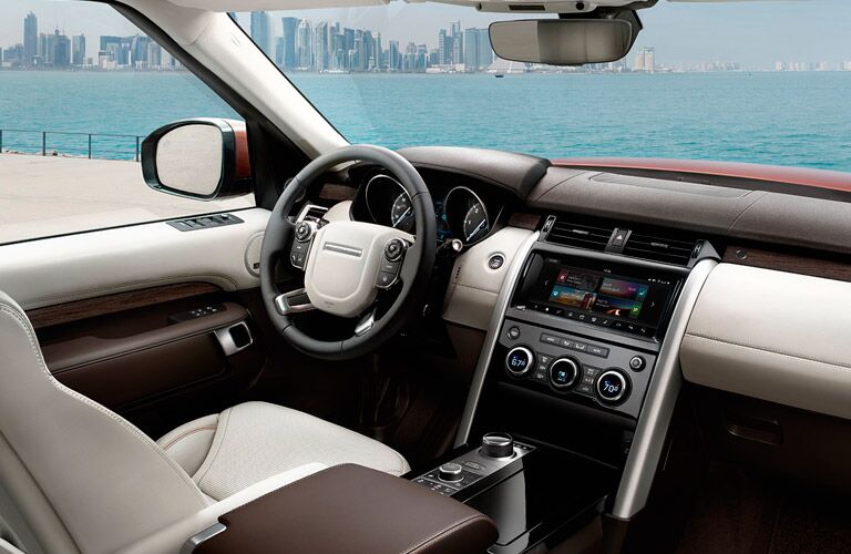 2017 Land Rover Discovery steering wheel