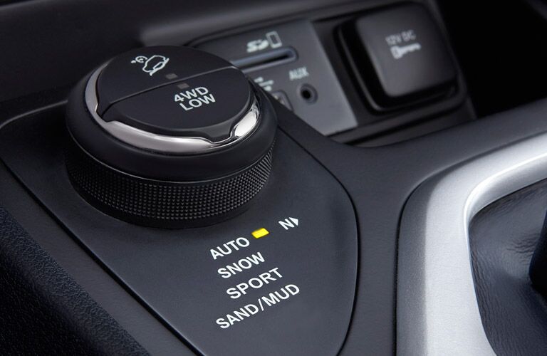 4-wheel drive adjustment on the 2016 Jeep Cherokee