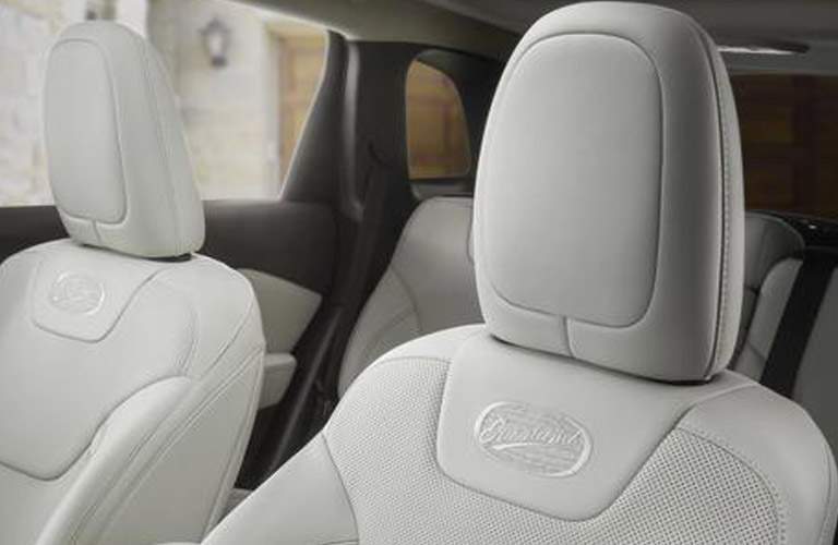 front seat headrests in the 2018 Jeep Cherokee