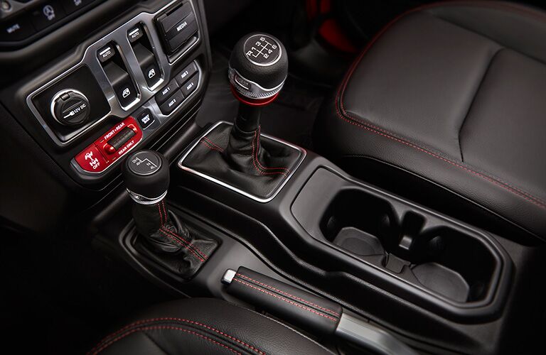 gear shifter and central console of the 2018 Jeep Wrangler