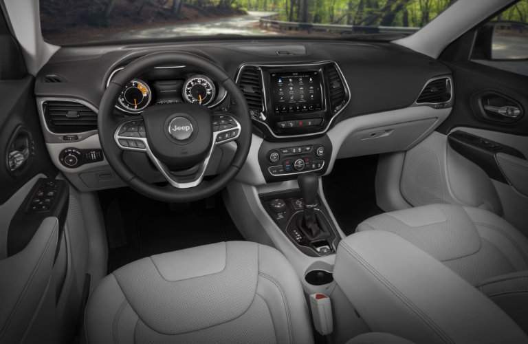 2019 Jeep Cherokee dashboard and steering wheel