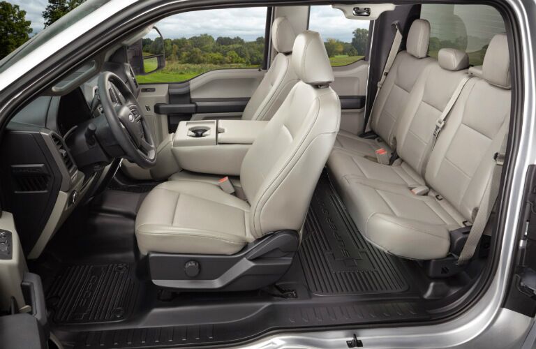 2017 Ford F-250 Super Duty rear seat legroom