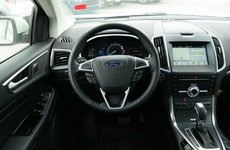 Steering wheel and gear shifter of 2018 Ford Edge