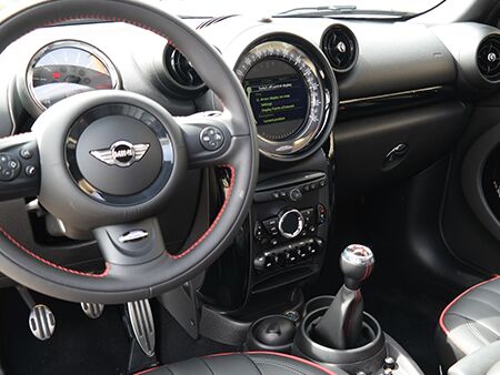 2016_Mini_Countryman_interior