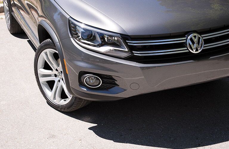 View of the 2017 Volkswagen Tiguan from the front grille