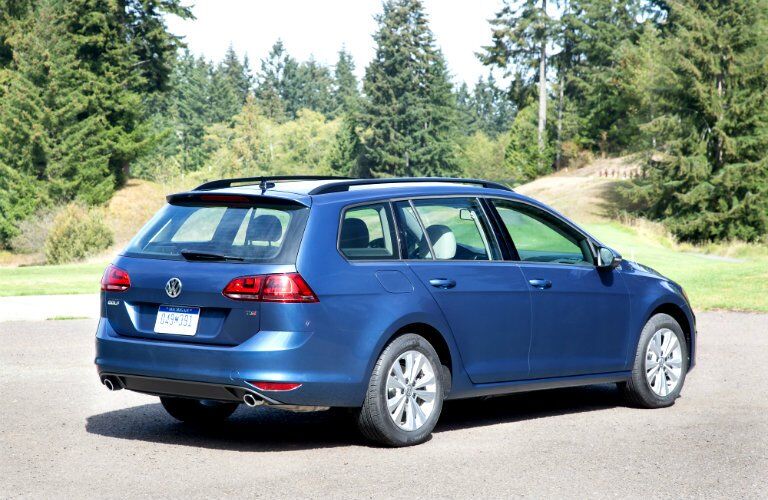 Rear/side profile of blue 2017 Volkswagen Golf SportWagen