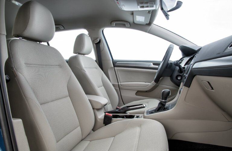 Front seats of 2017 Volkswagen Golf SportWagen