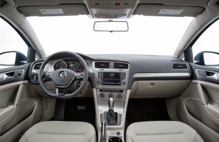 Front dash of 2017 Volkswagen Golf SportWagen