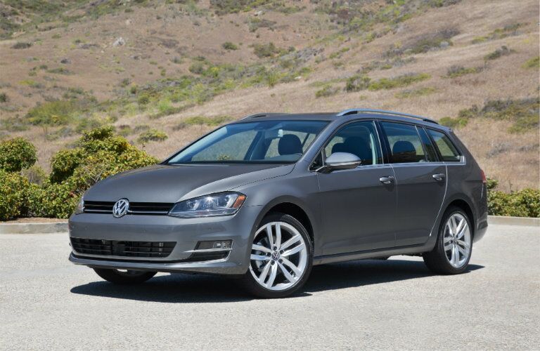 Front/side profile of gray 2017 Volkswagen Golf SportWagen