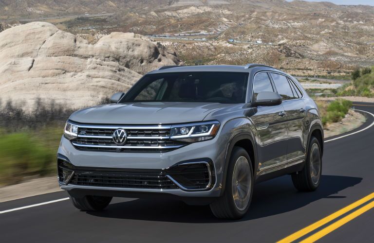 A head-on photo of the 2020 VW Atlas Cross Sport.
