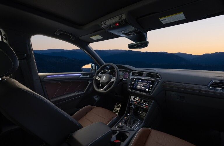 The driver's cockpit in the 2022 Volkswagen Tiguan.