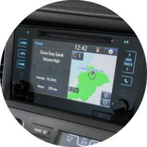 what tech features does the 2017 toyota sienna have?