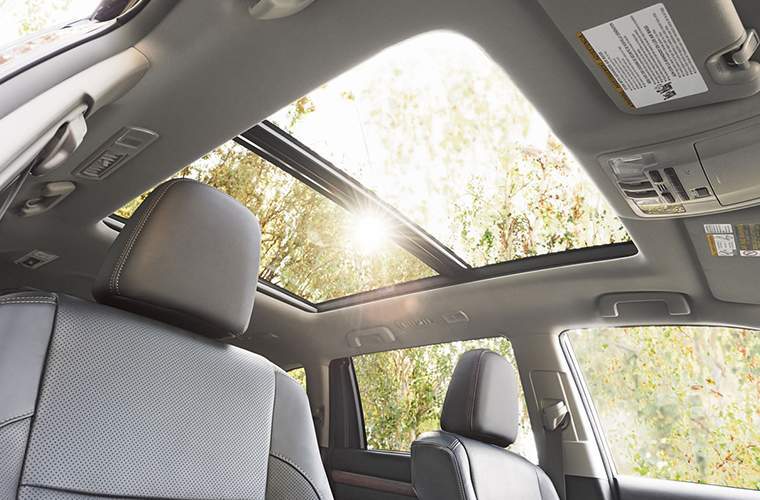 2018 Toyota Highlander moonroof