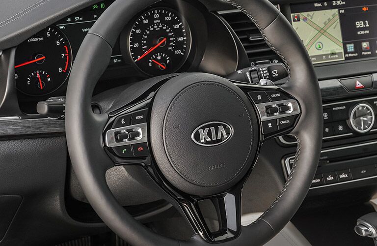 2017 Kia Cadenza technology