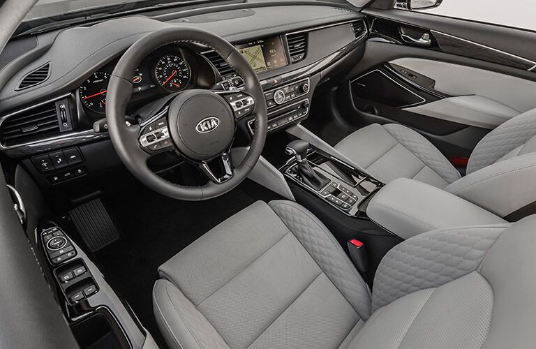 2017 Kia Cadenza interior