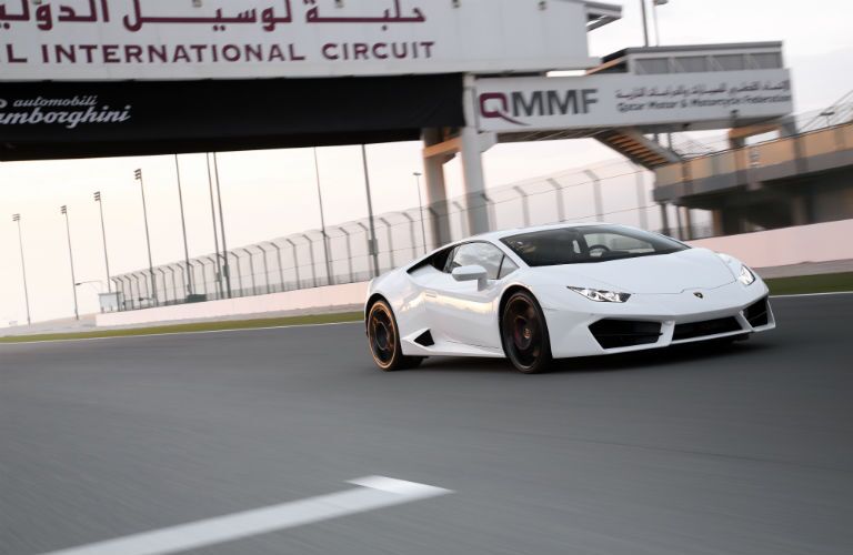 2018 Lamborghini Huracan Vs 2018 Tesla Model S