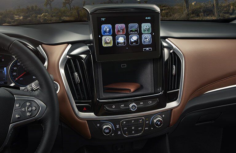 2018 Chevy Traverse interior dashboard features