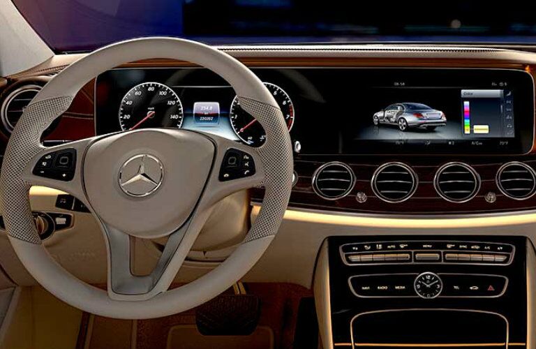 mercedes-benz e-class panoramic dash