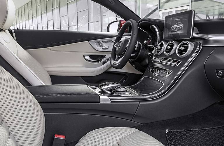 2017 Mercedes-Benz C-Class standard technology features