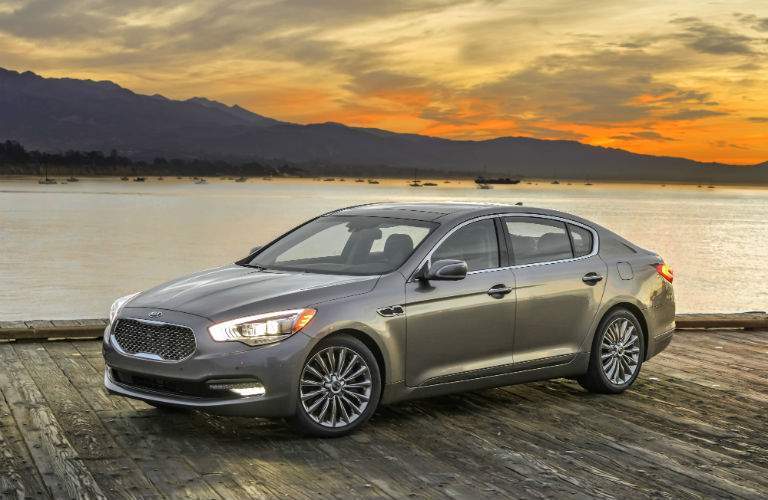 The long wheelbase for the 2017 Kia K900 provides for a comfortable passenger cabin