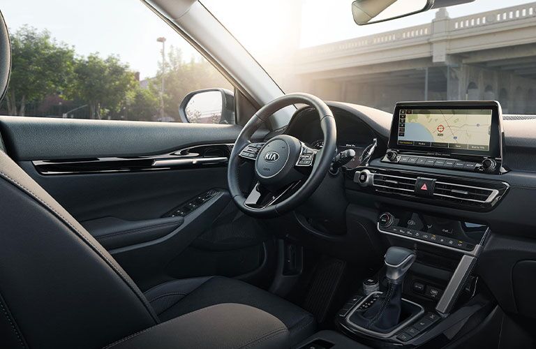 A photo of the driver's cockpit in the 2021 Seltos.