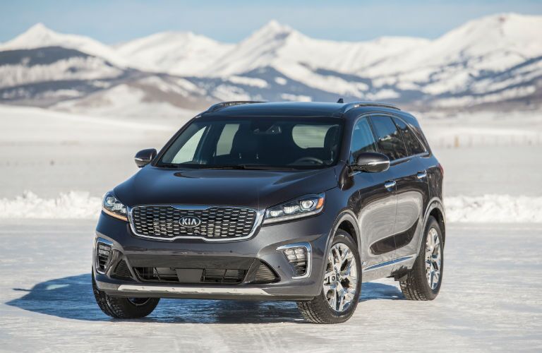 A front photo of the 2020 Kia Sorento parked in the snow.