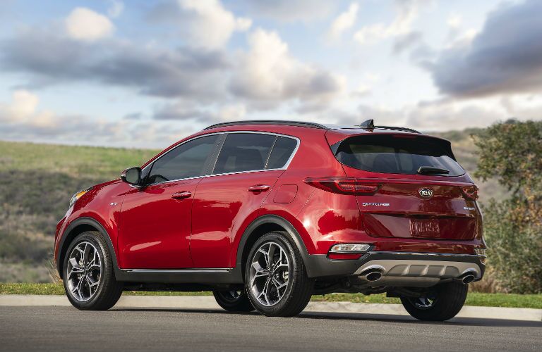 A left profile photo of the 2020 Kia Sportage parked on the side of the road.