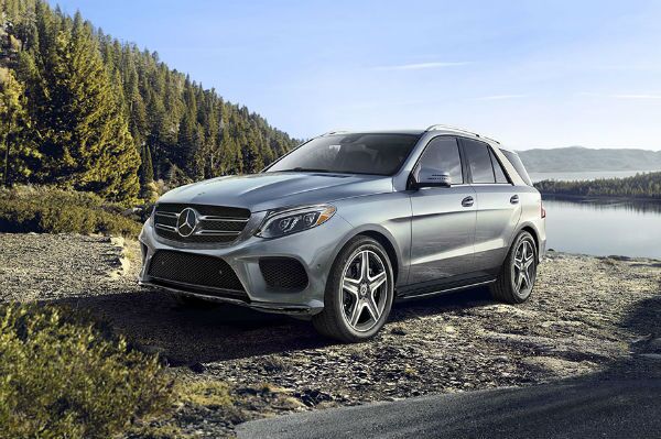 The beautiful 2019 Mercedes-Benz GLE 400SUV on the beach Loeber Mercedes-Benz near Northfield, IL