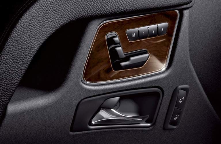 2017 Mercedes-Benz G-Class Power Features and Driver Memory