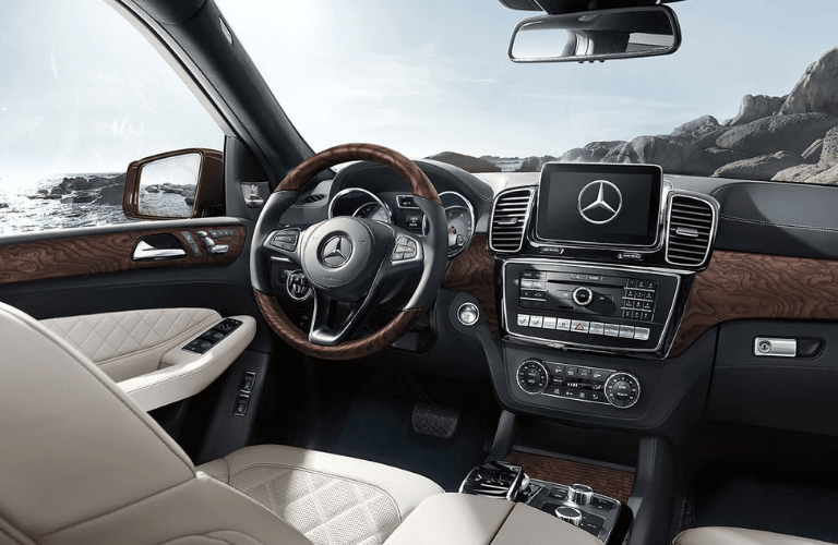 2019 Mercedes-Benz GLS dash and wheel