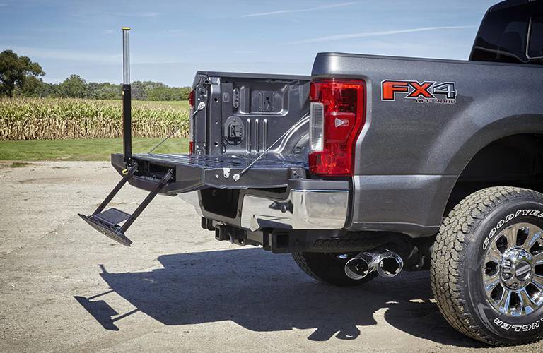 2017 Ford F-250 Super Duty tailgate step