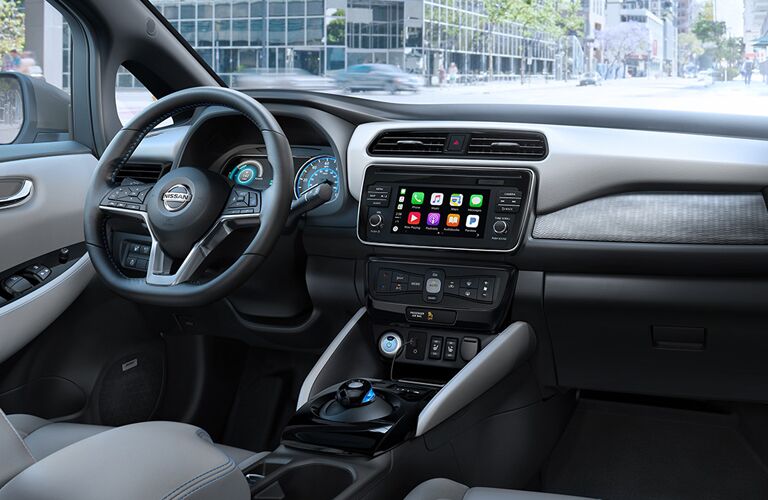 2018 Nissan LEAF front dashboard