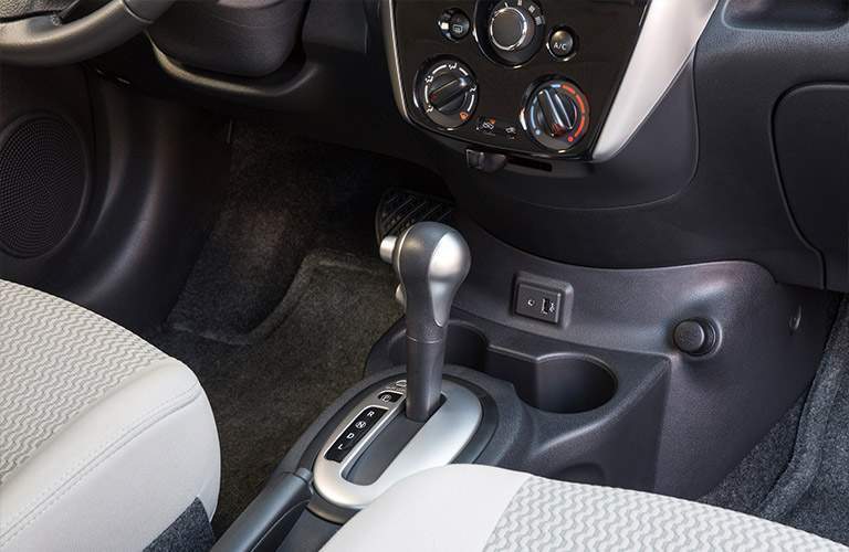 2018 Nissan Versa Note shift knob and heating conrols