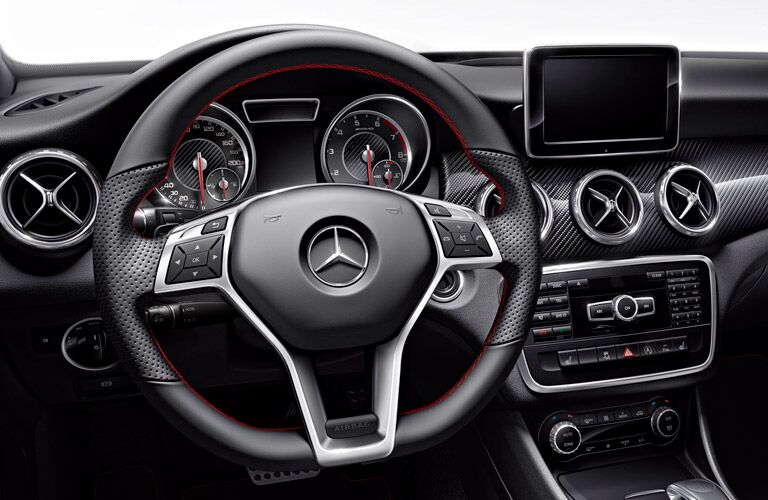 2016 Mercedes-Benz GLA steering wheel closeup