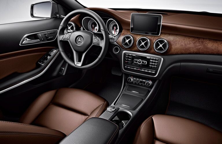 2016 Mercedes-Benz GLA interior and instrumentation