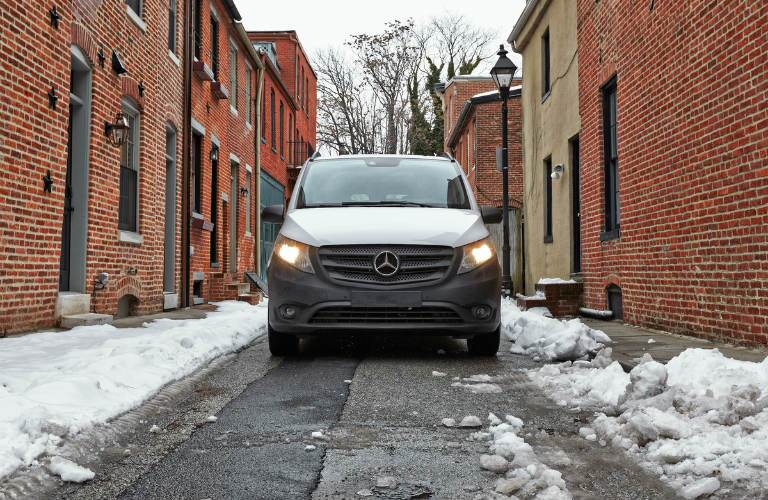 grille front view of the 2016 Mercedes-Benz Metris