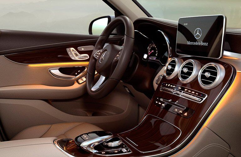 side view steering wheel and dashboard of the 2017 Mercedes-Benz GLC