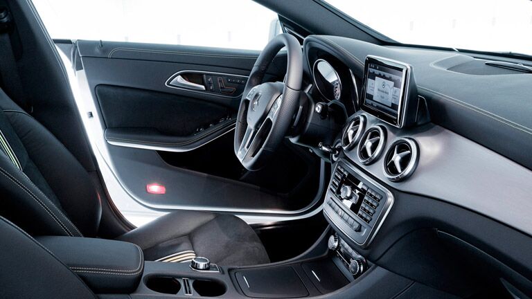 2014 Mercedes-Benz CLA vs BMW 128i