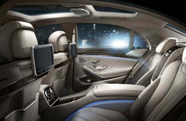 2016 Mercedes-Benz S-Class rear entertainment system