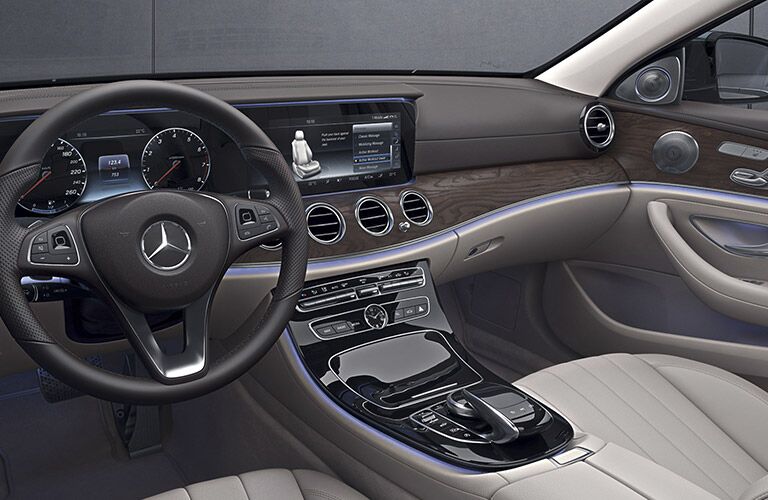 2017 Mercedes-AMG E43 Dashboard Features