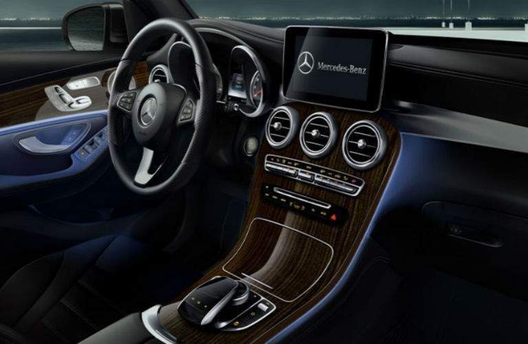 2018 Mercedes-Benz GLC interior front console